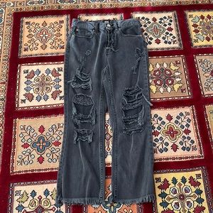 BDG  URBAN OUTFITTERS RIPPED STRESSED BLACK JEANS SIZE 26 HIGH RISE CROPPED